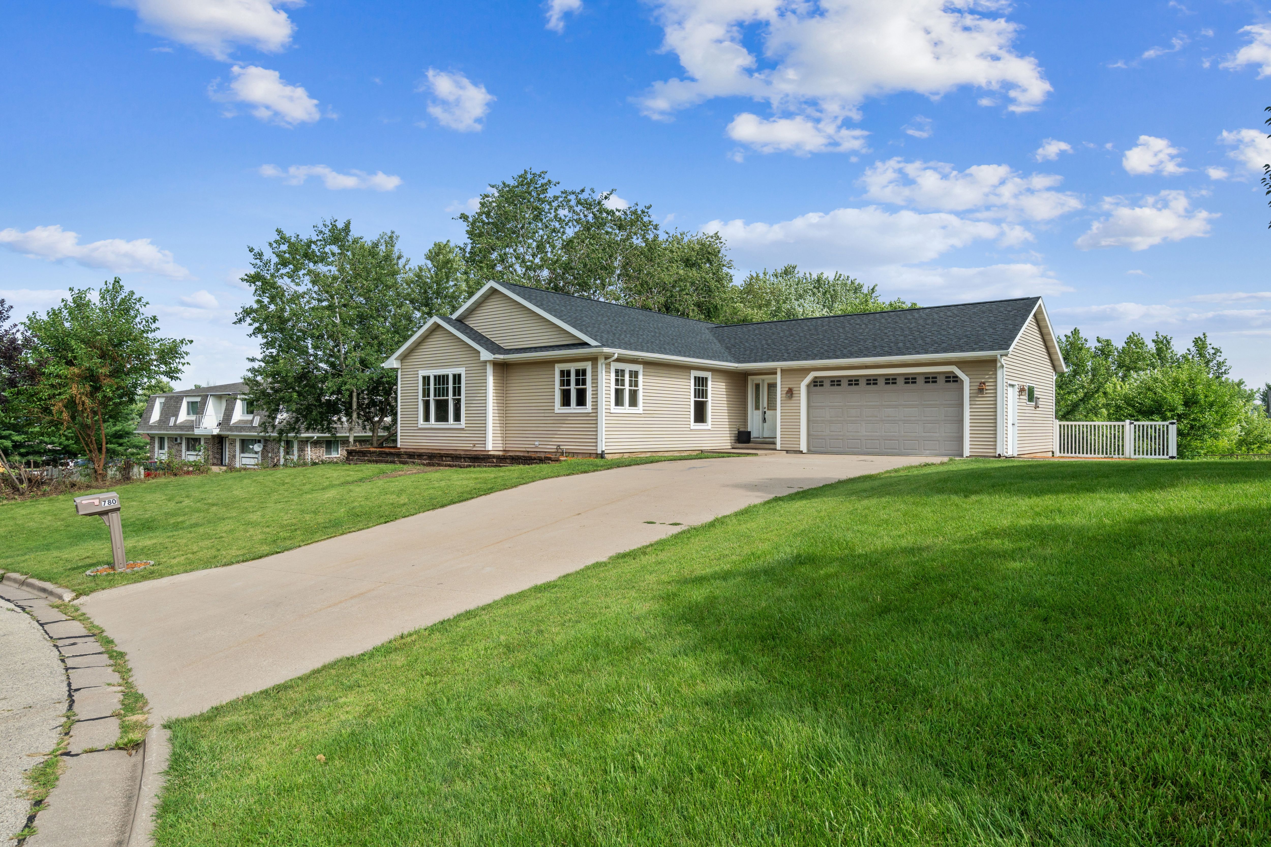 Listing Photo: 03-105 780 Country Club Ct